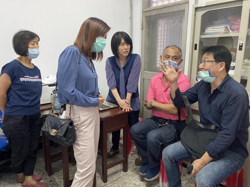 課後，學員針對疑惑點，討論並分享經營社群、網頁的經驗。