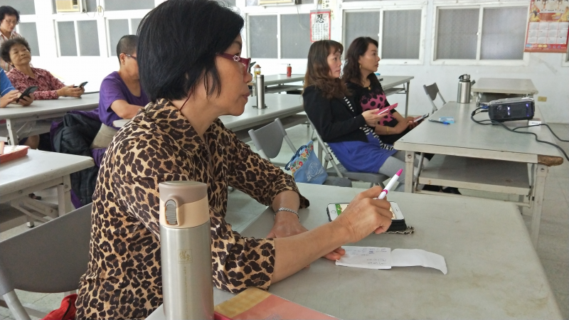 課堂大家好安靜，專心學習