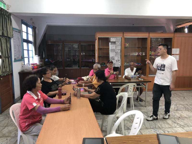 網路假新聞甚多，介紹網路查核中心。可以分辨群組內訊息的真偽。