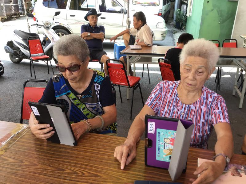 平板電腦實用APP上課情形