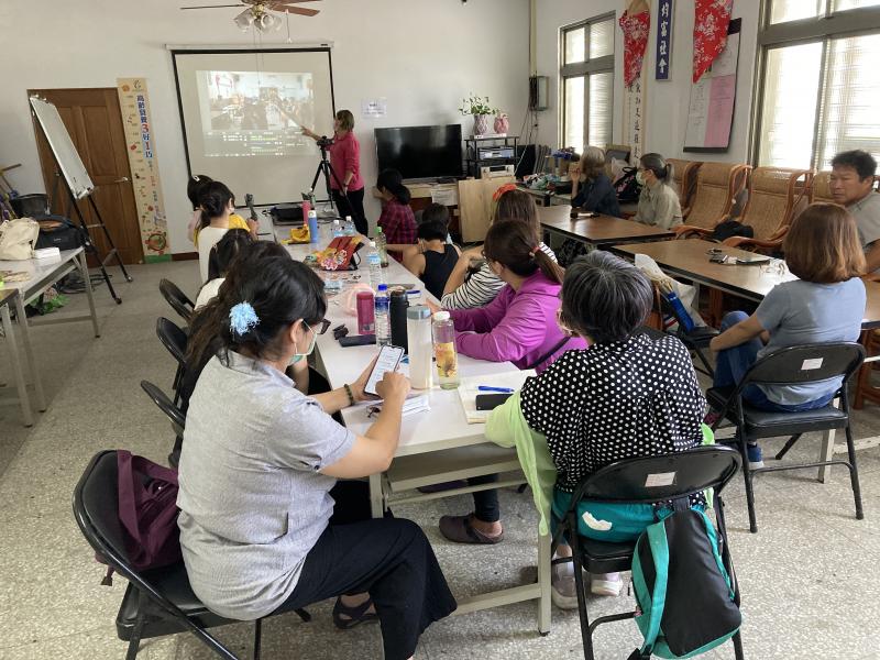 老師介紹攝影、錄影設備