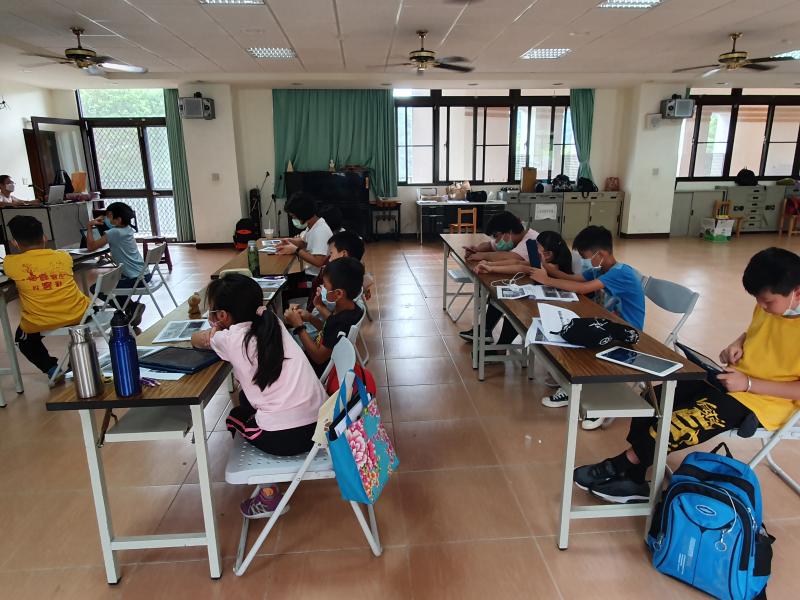 學員下載公路1968、ETC etag_遠通電收查詢餘額、行動水情、中央氣象局APP等實際操作上課畫面.