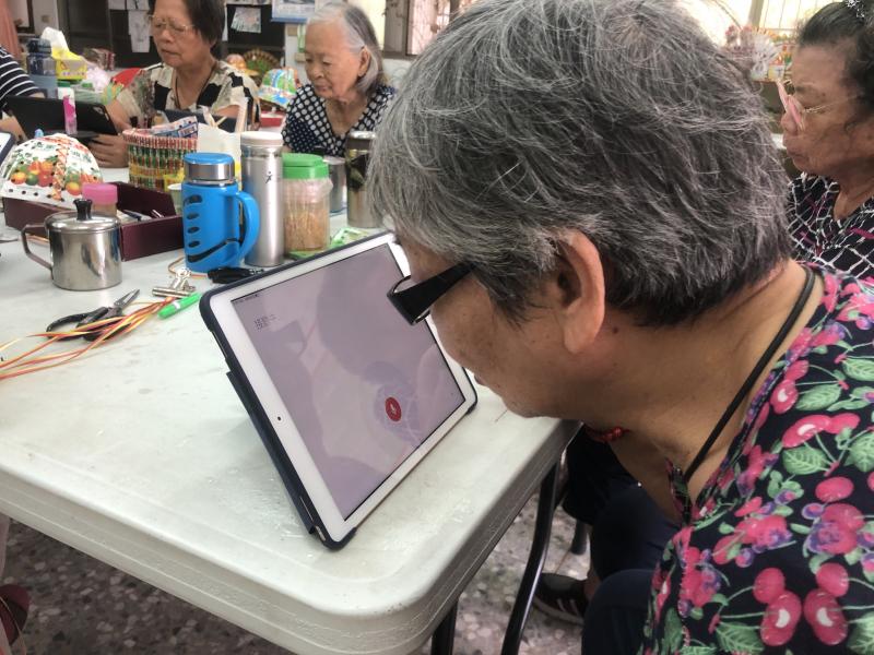 學員用語音搜尋想聽的音樂