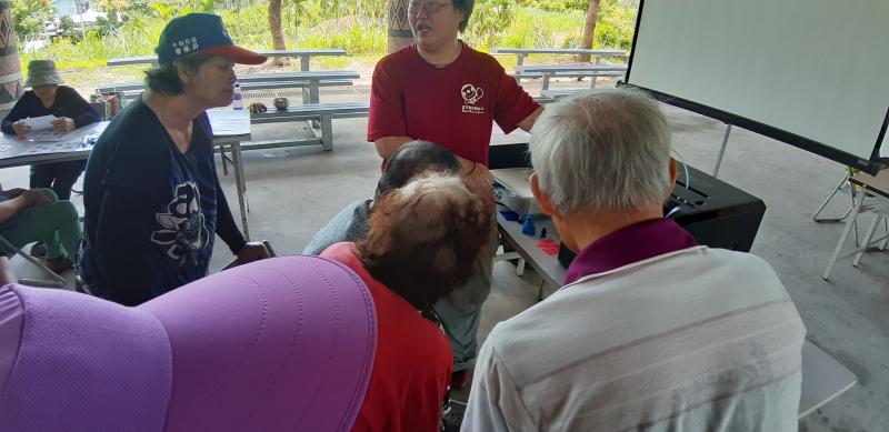 阿公阿嫲頻頻的問到，我的假牙可以用這個機器列印嗎？老師回答可以打，但是材質不同喔！