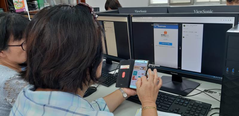 學員成功的開店成功並在手機同步操作！