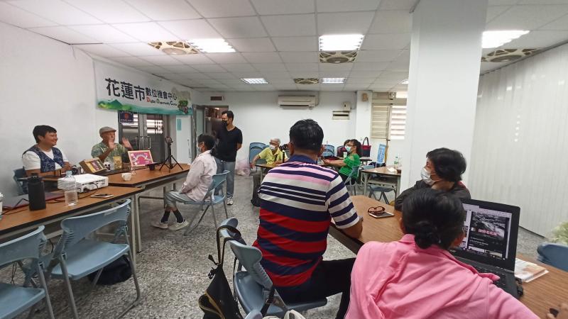 劇情排練拍攝中，喝浪漫咖啡談愛情故事精彩萬分。