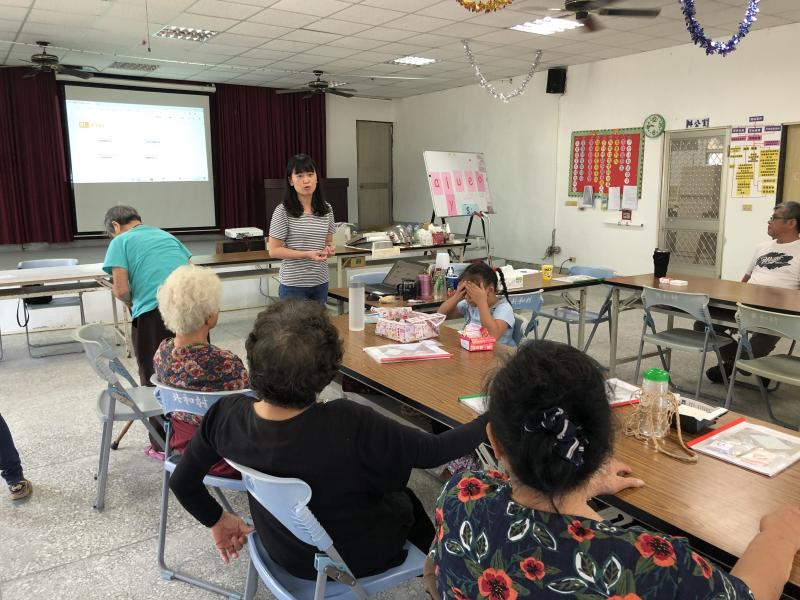 老師介紹課程內容