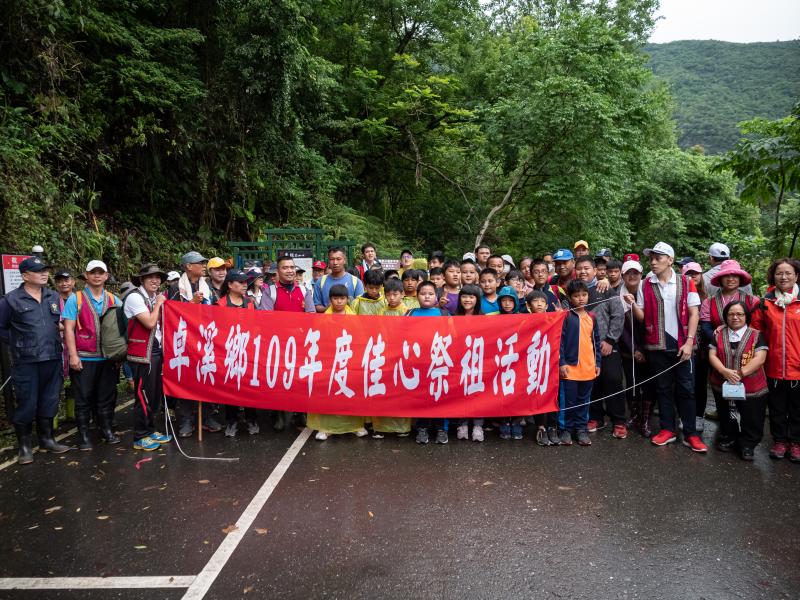 用數位寫書課程。我們與卓溪鄉公所合開，紀錄卓溪鄉一年一度的祭祖日，帶學員側錄下這場深具意義的日子。