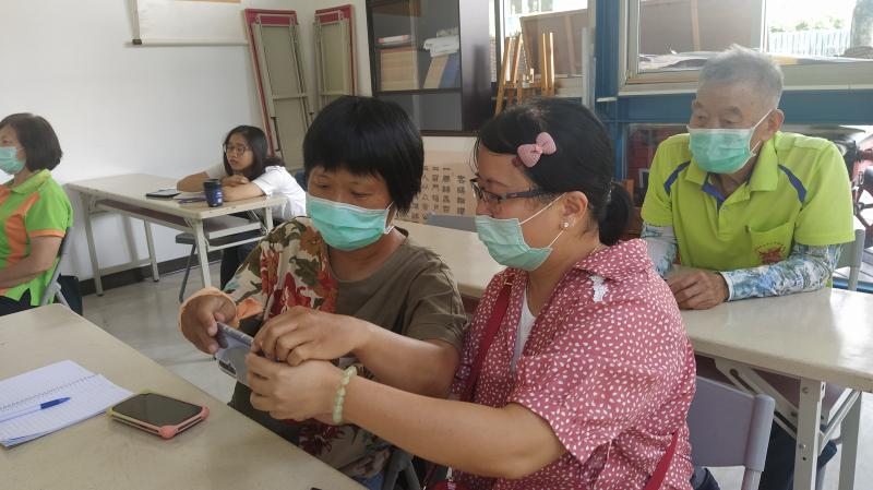 學員學習拍攝記錄剪輯