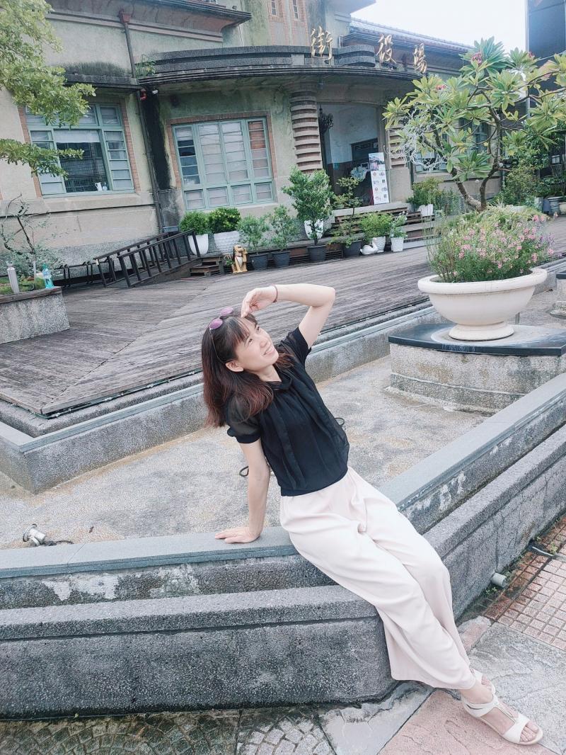 老師帶領學員實際到新化武德殿外拍