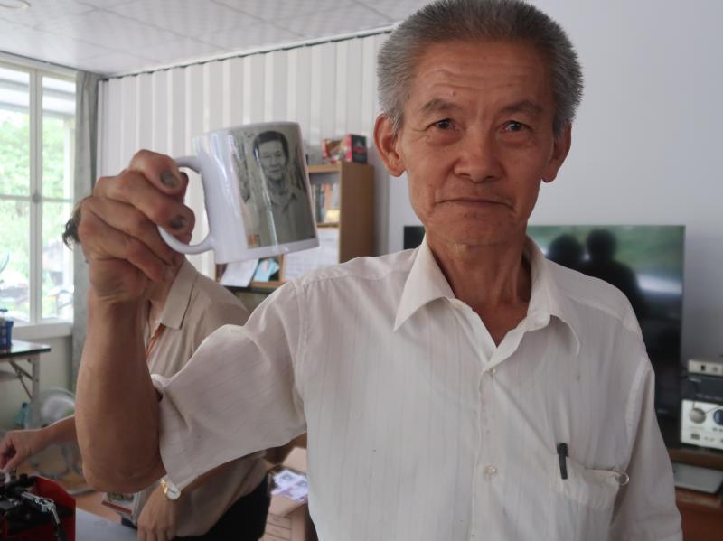 數位創作紅茶杯，備感珍惜。