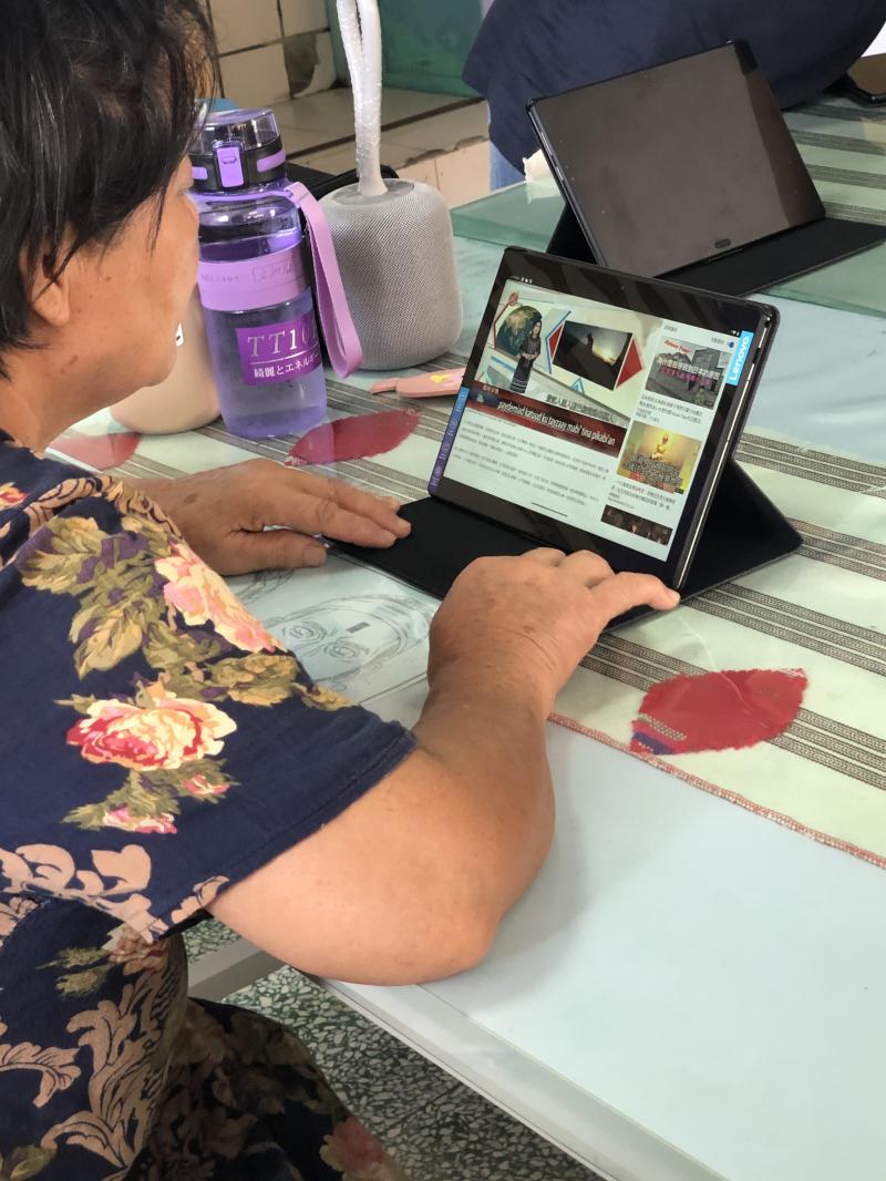 下載app軟體，玩小遊戲，照相軟體