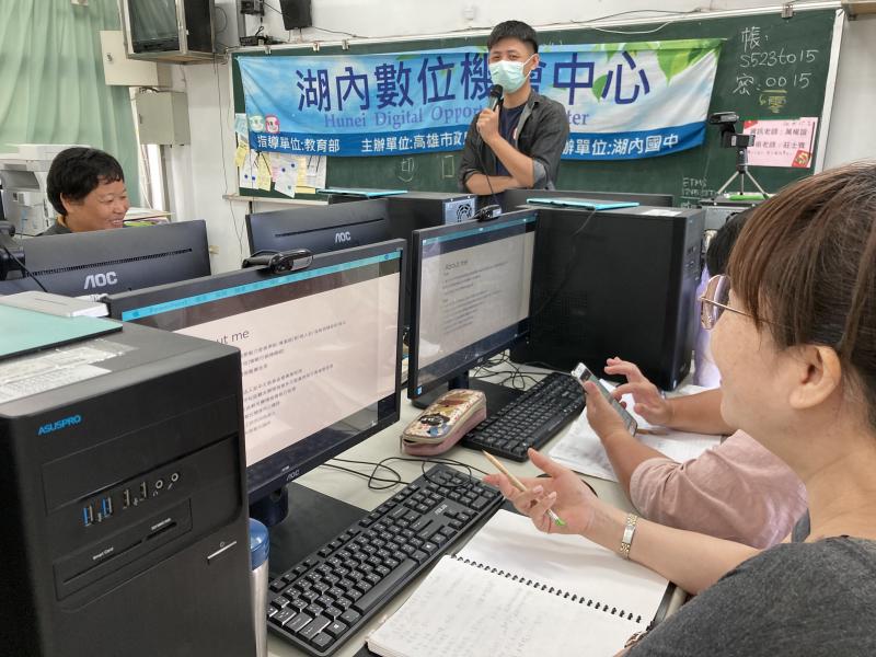 講師熱情分享網頁製作技巧與注意事項