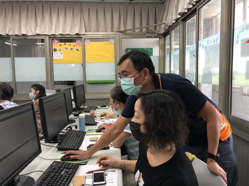 對上課內容學員有疑問?  老師親自教導中