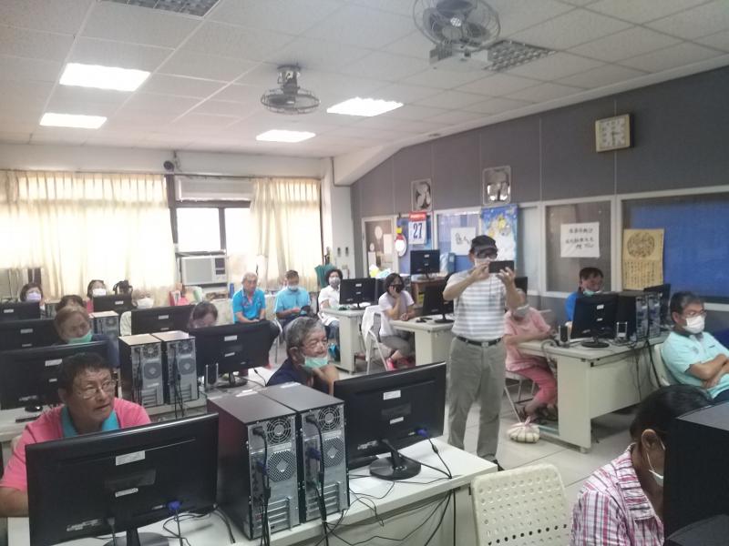 影片加上字幕及可愛圖案，很又輕旅行的感覺，回家再修正及上傳分享。