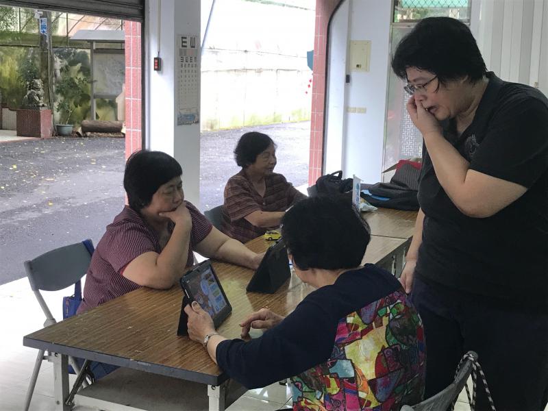 雅庸老師與學員互動照