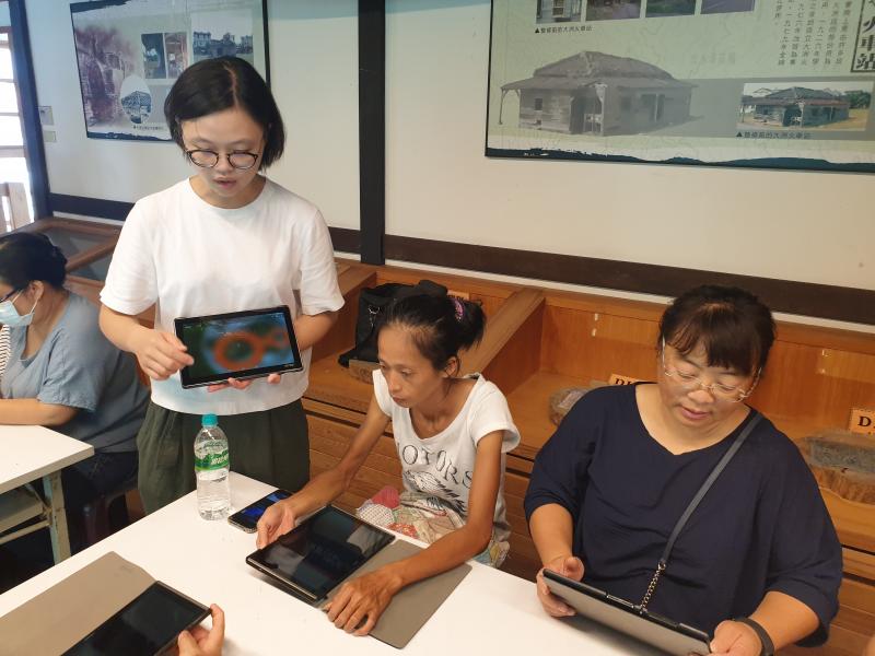 連接上網路，就幾乎等於一台小電腦的功用了