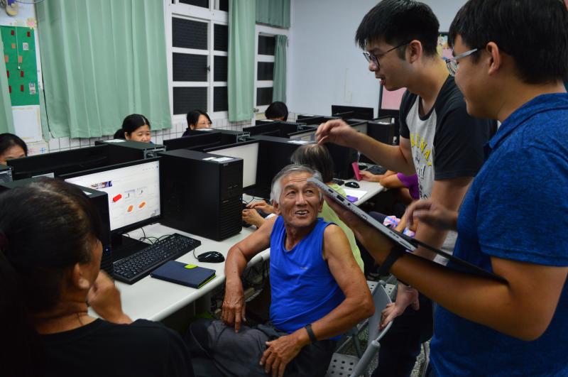 學員向講師詢問建模的問題