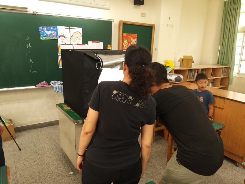 教導學員如何攞放拍照