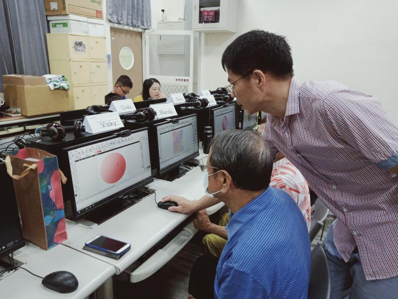 用手機編圖加上背景