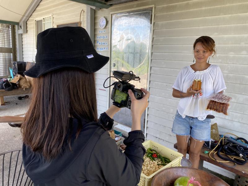 與在地店家合作，進行拍攝練習