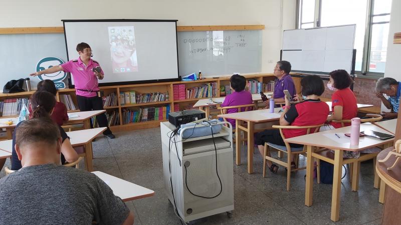 我都跟不上 怎麼點呀 !