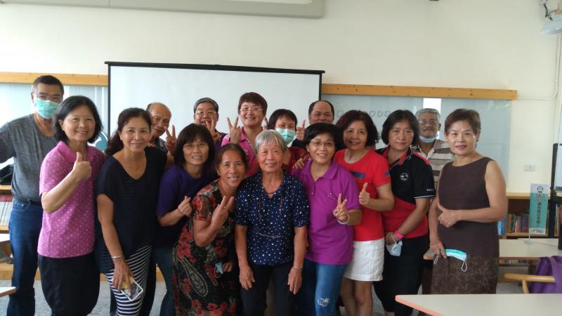 全班合影 留下紀念 !