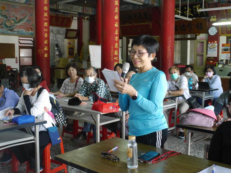 學員與大家分享自己的二行詩創作