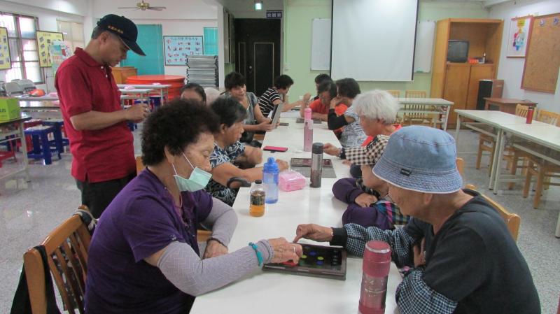 8/10瀰力社區上課的情形。