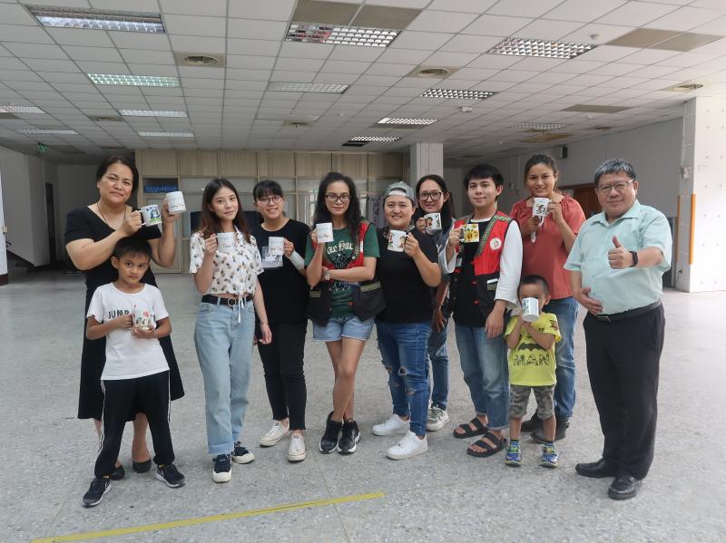 原住民學員設計專屬的馬克杯