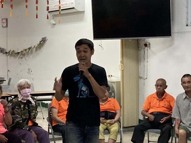 講師熱情的介紹課程內容