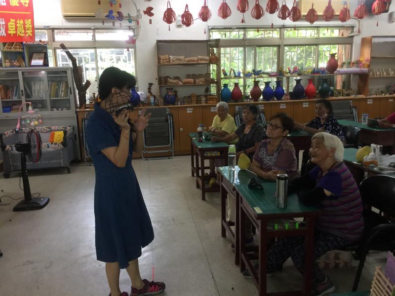 講師仔細講解空拍機2020年新法規