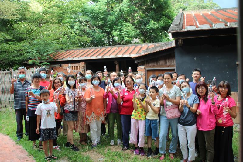 科學動手做，飄浮章魚大成功。