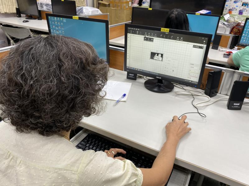 學員結合PS與雷雕設計軟體設計作品。