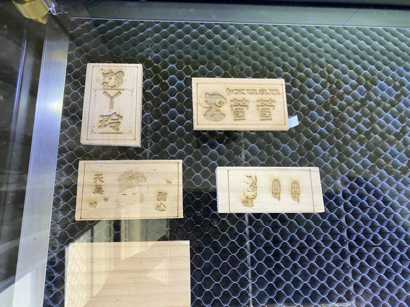 雷雕機雕刻學員作品。