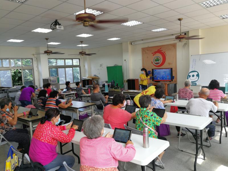 社區阿嬤阿公 勇躍出席