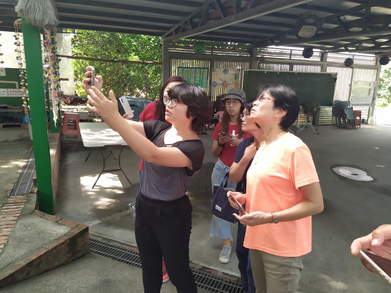 老師講解在戶外拍攝景觀的技巧