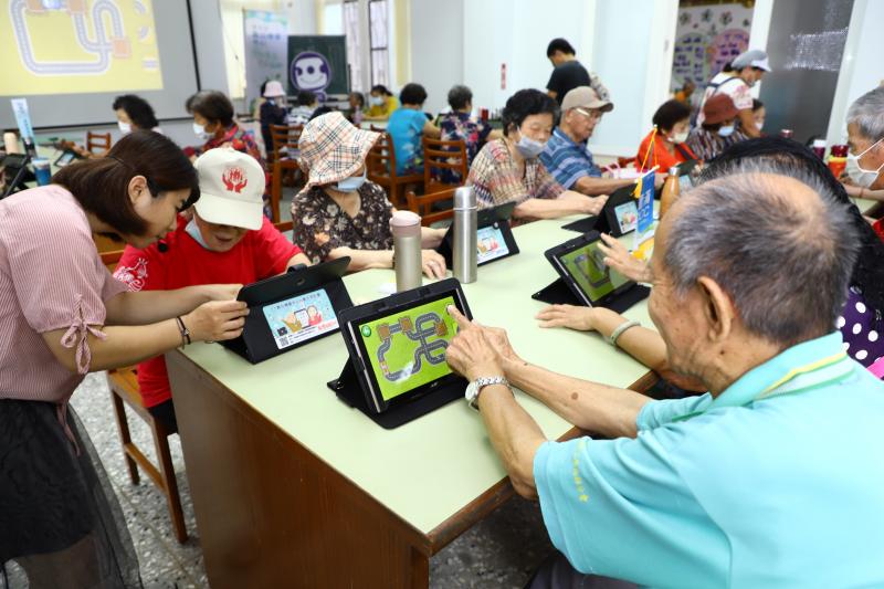 講師個別指導學員練習小遊戲APP-汽車位子辨別