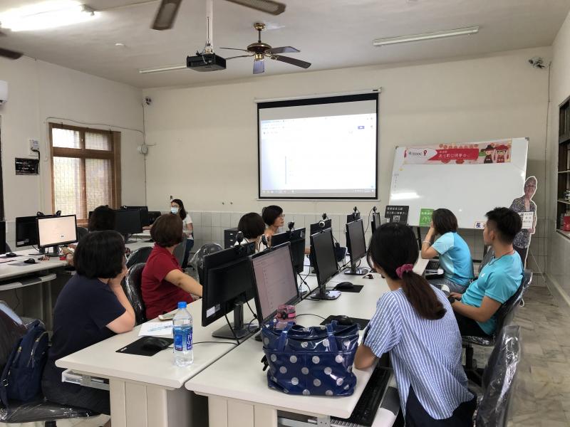 DOC邀請在地小農小商參與GOOGLE表單設計課程。