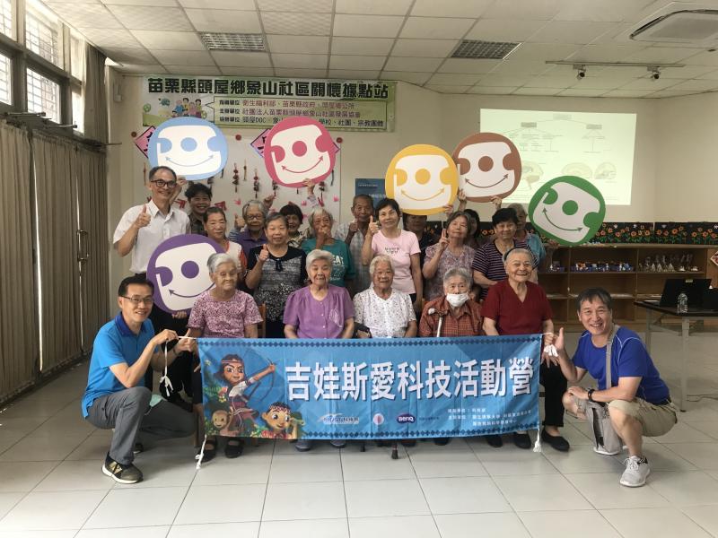 學員們與老師開心合照