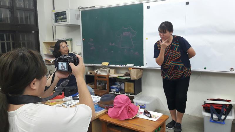 網美學員們 使出渾身解數拍照