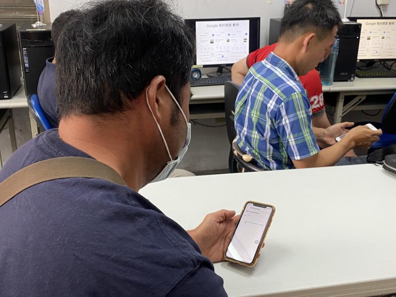 尚未申請的學員，按照講師說明的步驟，逐一操作申請。