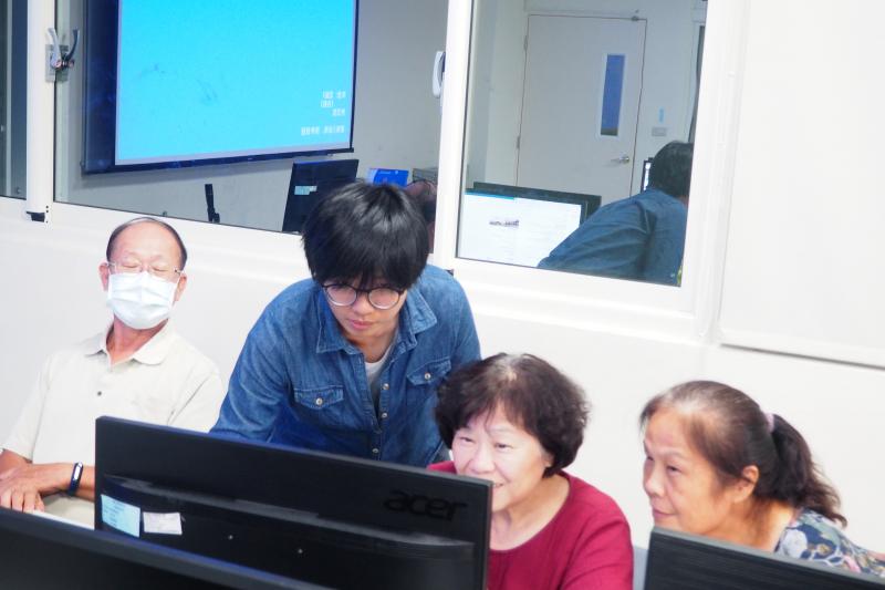 講師指導學員Google Earth