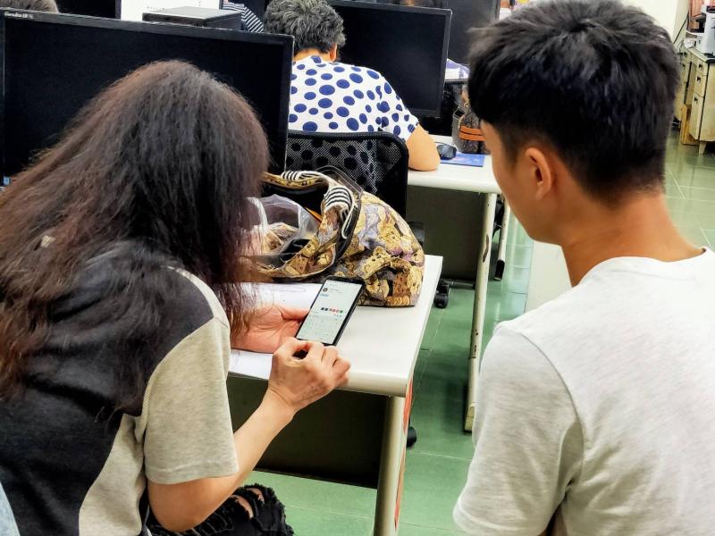 設定粉絲團名稱這個步驟相當重要,即使粉絲團的名稱是可以更改的,但是據使用規定,當粉絲團人數到達一定人數後,是不可以隨意更改的,一個粉絲團的名稱,是粉絲所認定的,儘量不要隨意修改,在設定的時候就先想好吧~