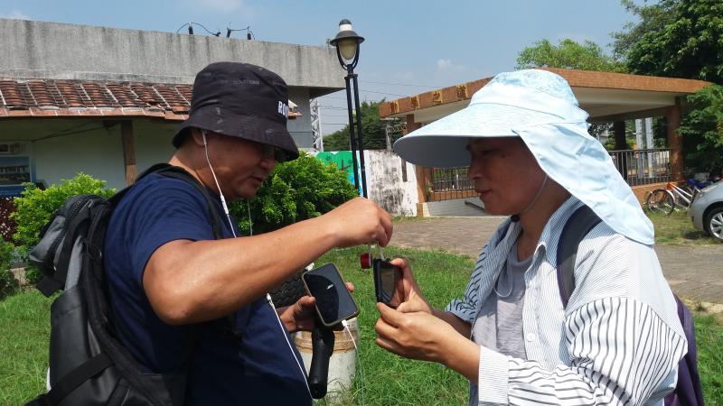 手機加上放大鏡可以拍出特別的照片