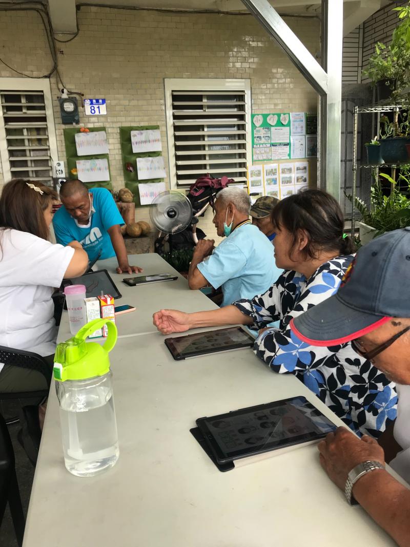 學員一起共有平板查詢與討論三高疾病。