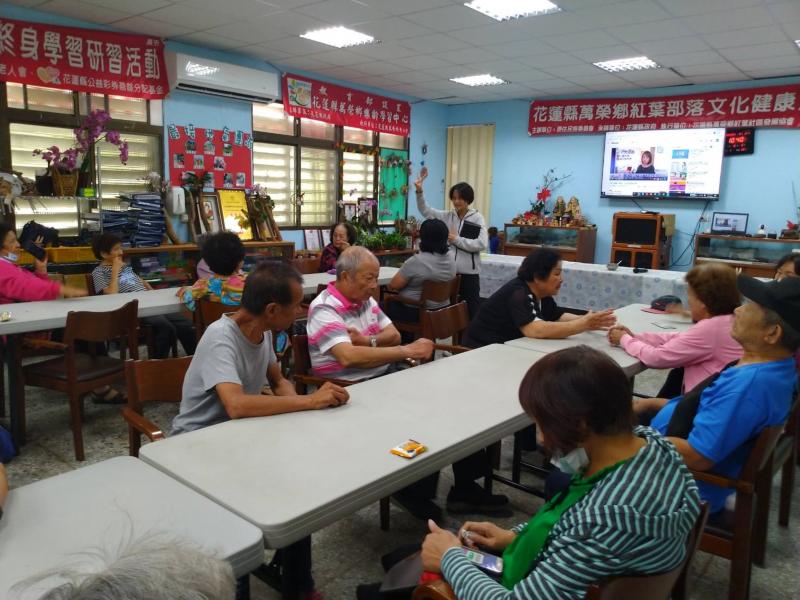 駐點帶小活動提問平板小知識。