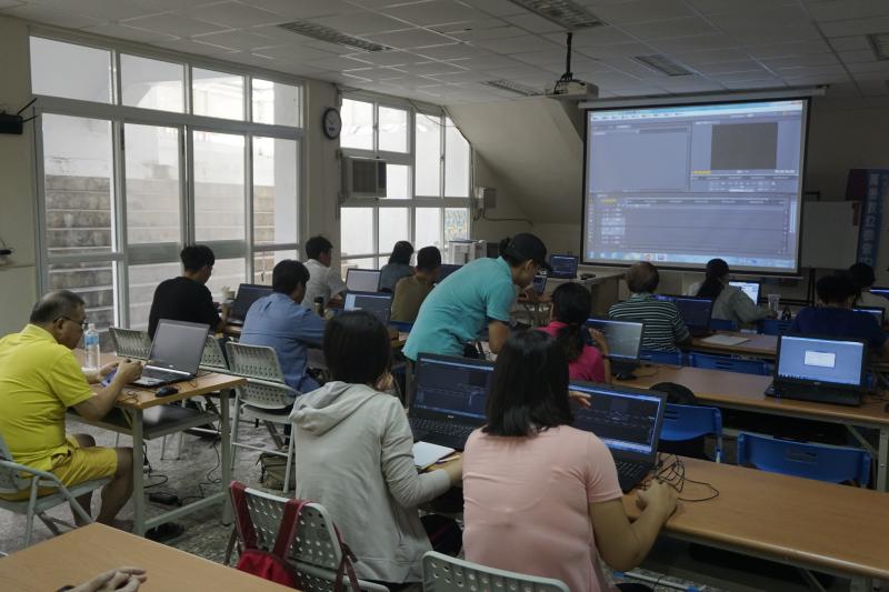 學員請教講師如何操作介面