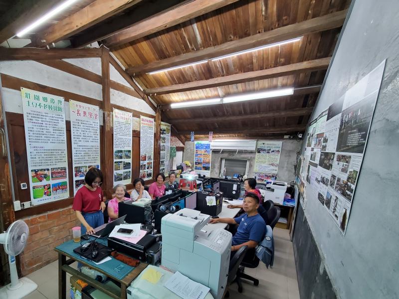 本次參與課程學員為後埤社區重要幹部及廚工,一起共同討論食堂DM設計