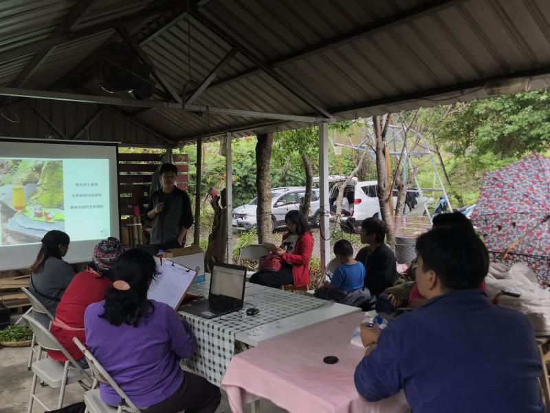 講師分享採集在地特色概念,學員認真筆記。